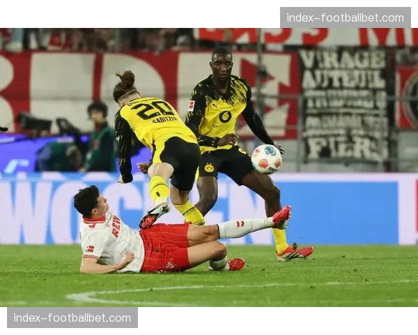 “足球在公园”计划启动,多特蒙德与科隆俱乐部联合举办社区青少年足球节 “足球在公园”计划启动,多特蒙德与科隆俱乐部联合举办社区青少年足球节