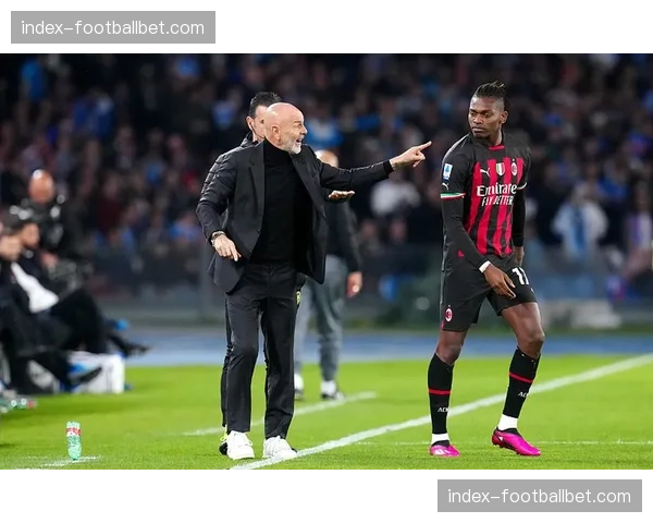 米兰官方宣布：莱奥因腿筋伤势将缺席至少四周