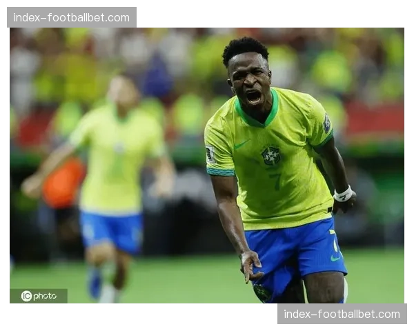 “街头世预赛”活动在巴西里约热内卢举办，吸引数千名青少年参与